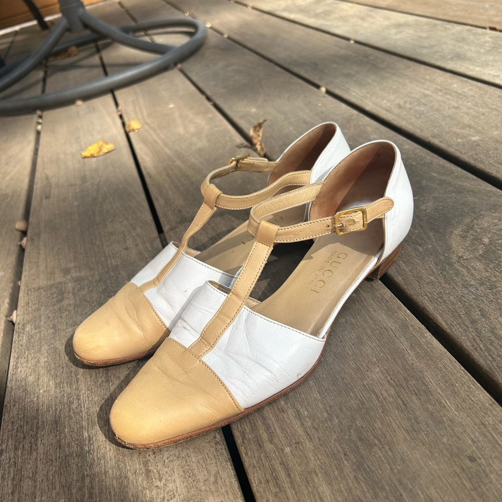 Authentic Vintage Gucci T Strap Mary Jane Buckle Flats Authentic Tan White 7.5 B